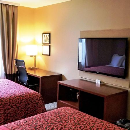 ניו יורק Days Inn By Wyndham Brooklyn Marine Park מראה חיצוני תמונה