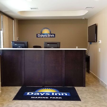 ניו יורק Days Inn By Wyndham Brooklyn Marine Park מראה חיצוני תמונה