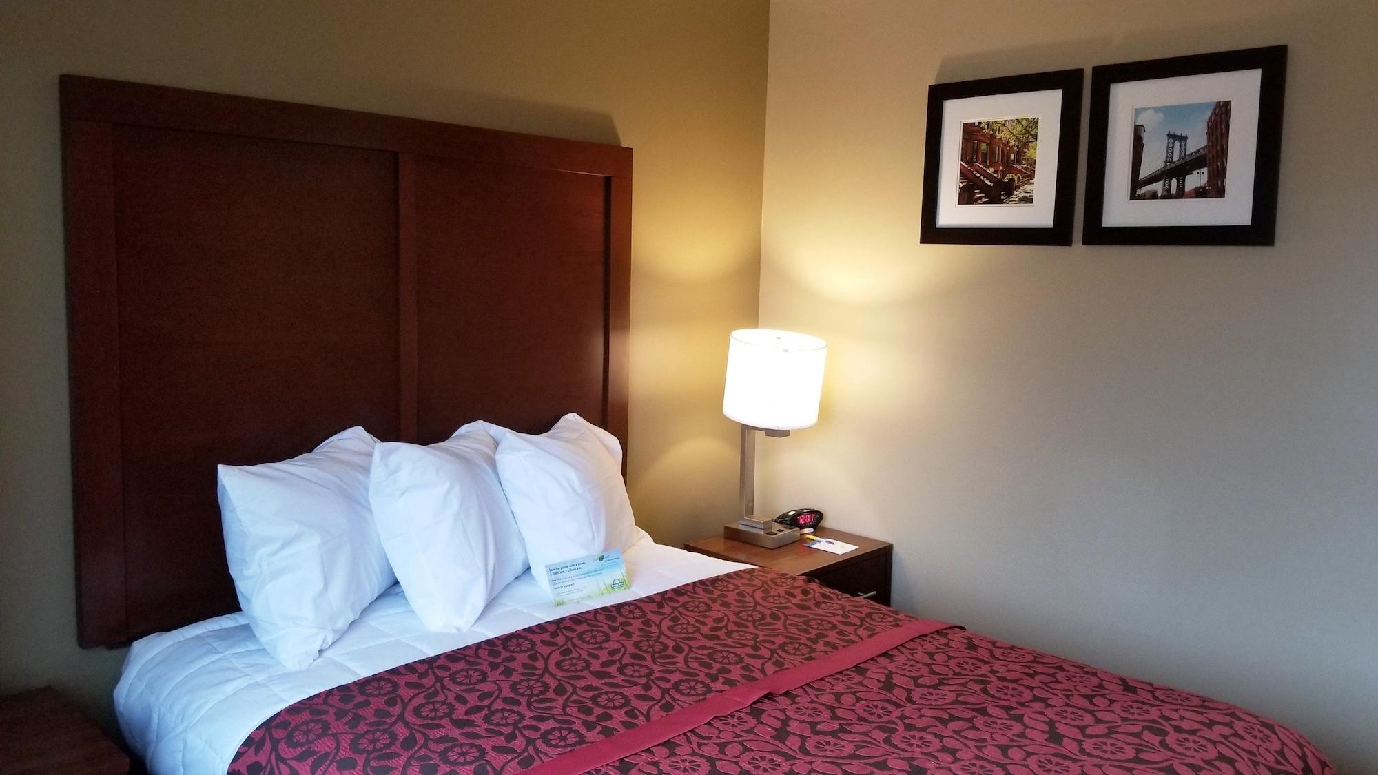 ניו יורק Days Inn By Wyndham Brooklyn Marine Park מראה חיצוני תמונה