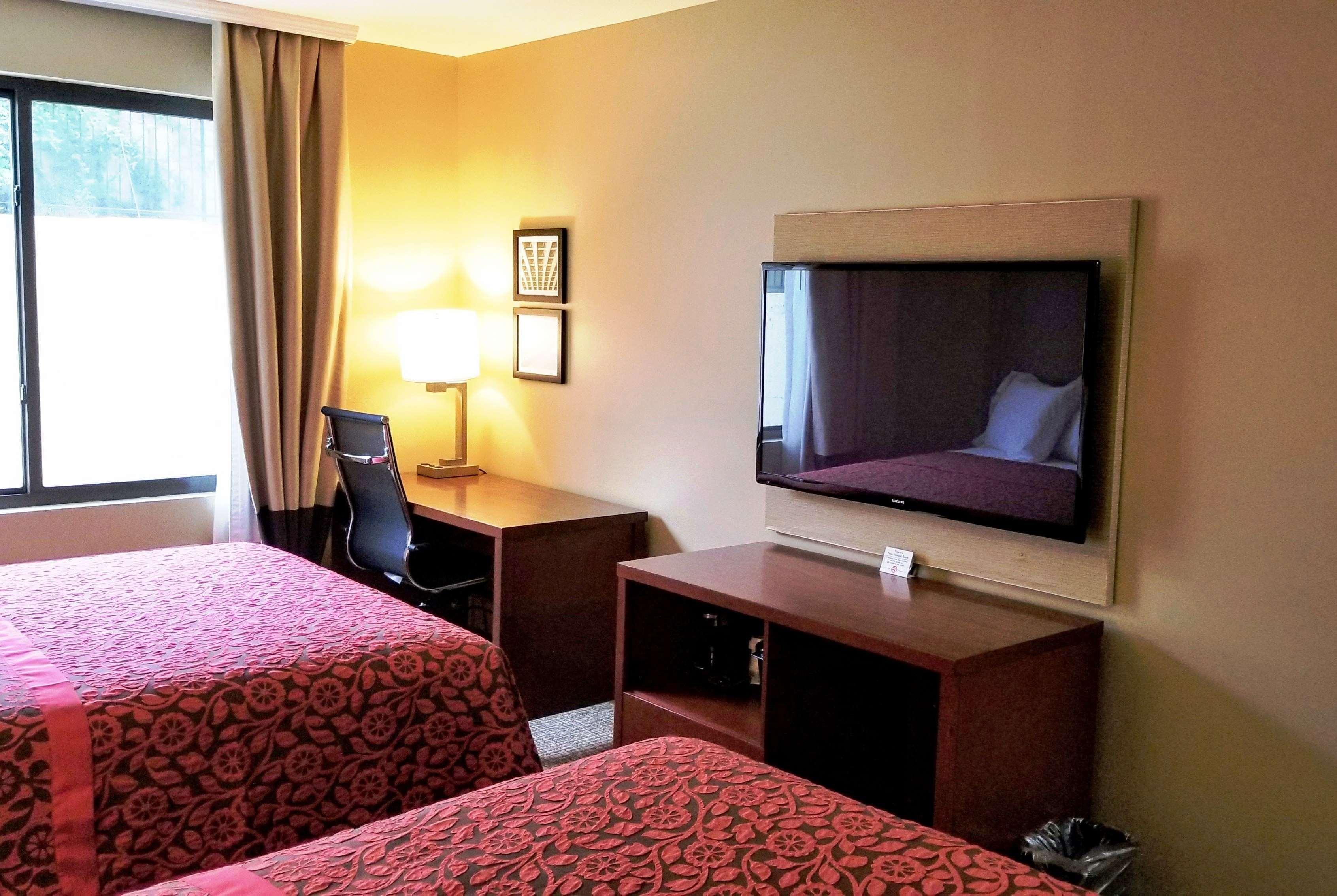 ניו יורק Days Inn By Wyndham Brooklyn Marine Park מראה חיצוני תמונה