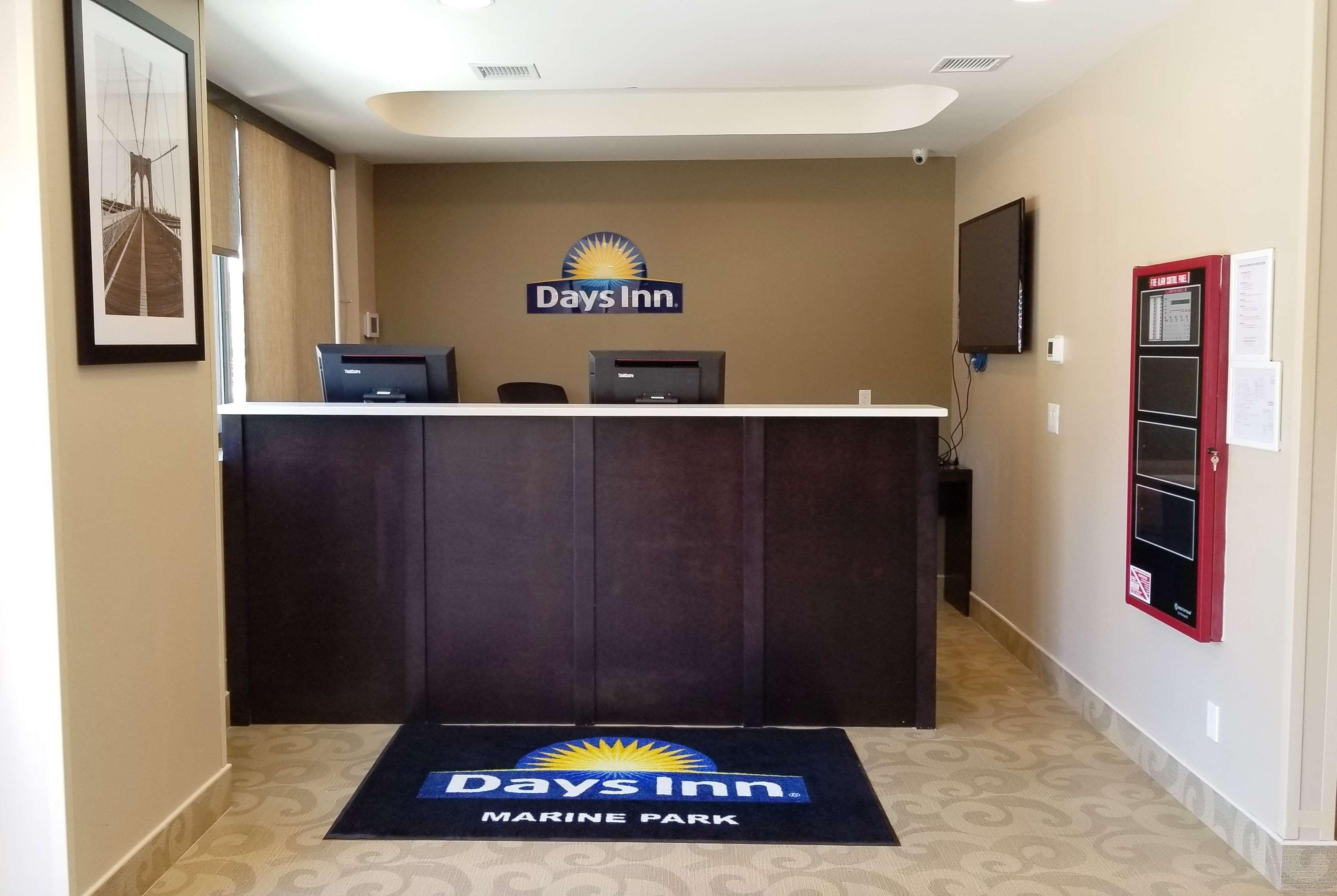 ניו יורק Days Inn By Wyndham Brooklyn Marine Park מראה חיצוני תמונה