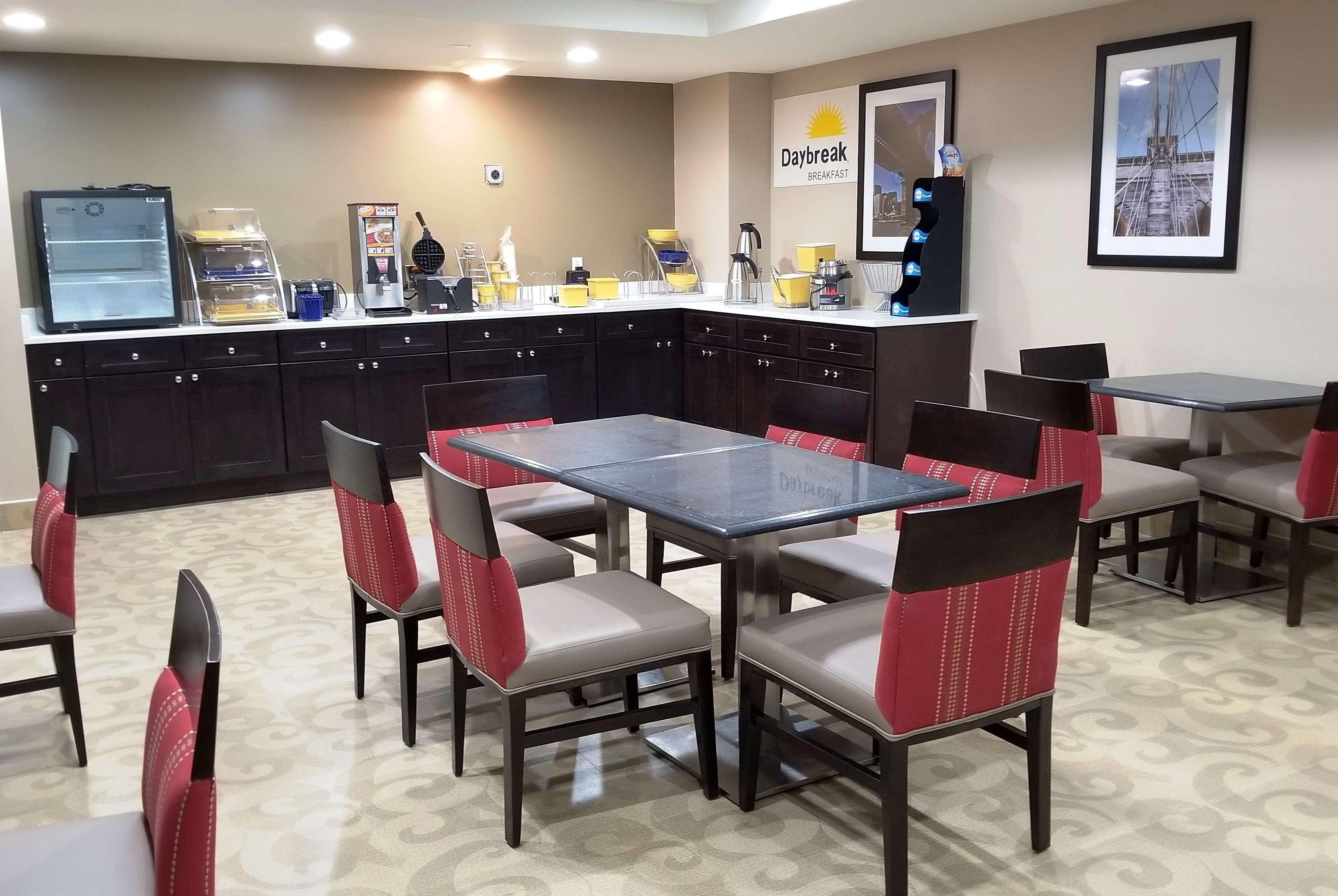 ניו יורק Days Inn By Wyndham Brooklyn Marine Park מראה חיצוני תמונה