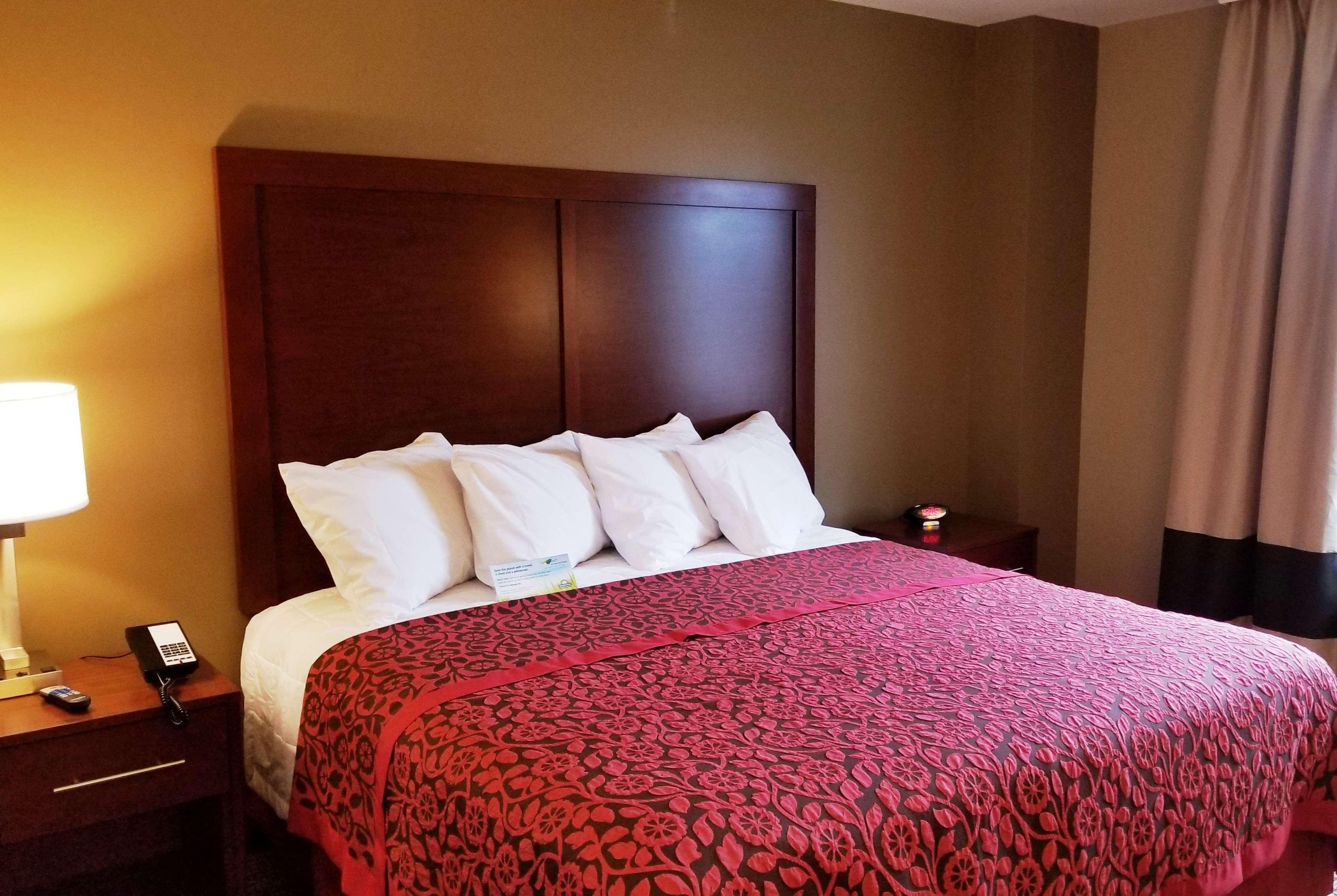 ניו יורק Days Inn By Wyndham Brooklyn Marine Park מראה חיצוני תמונה
