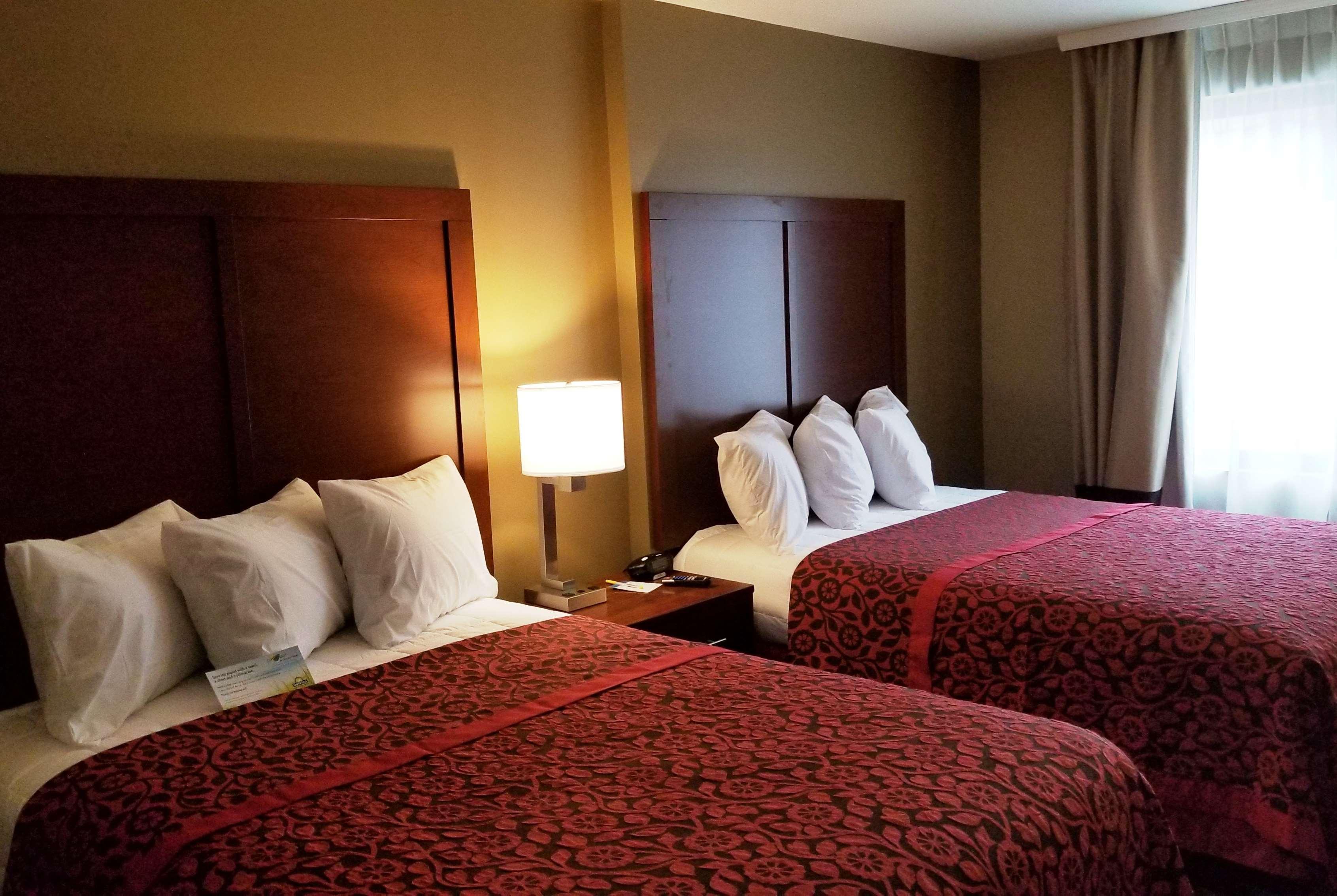 ניו יורק Days Inn By Wyndham Brooklyn Marine Park מראה חיצוני תמונה