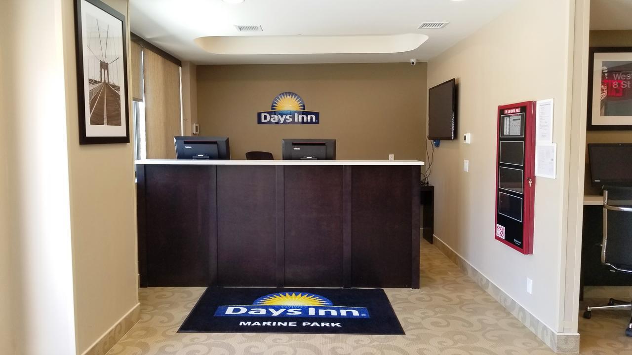 ניו יורק Days Inn By Wyndham Brooklyn Marine Park מראה חיצוני תמונה