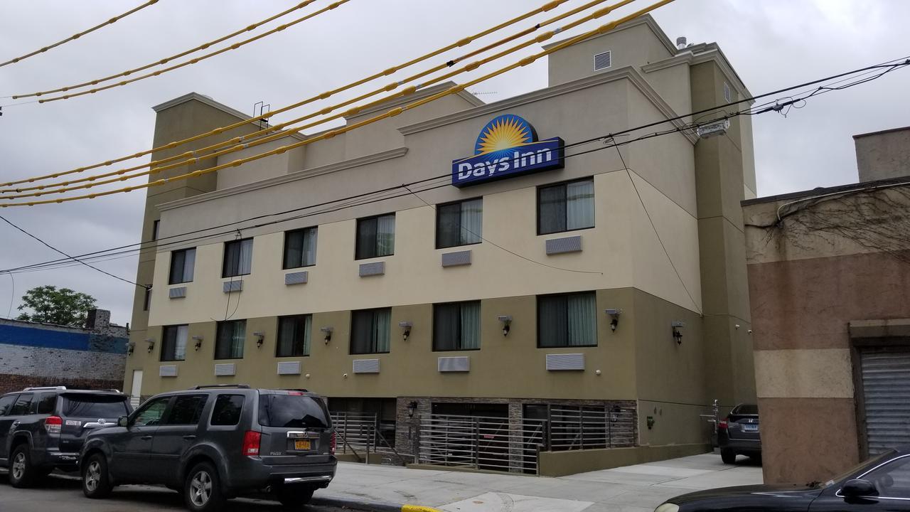 ניו יורק Days Inn By Wyndham Brooklyn Marine Park מראה חיצוני תמונה