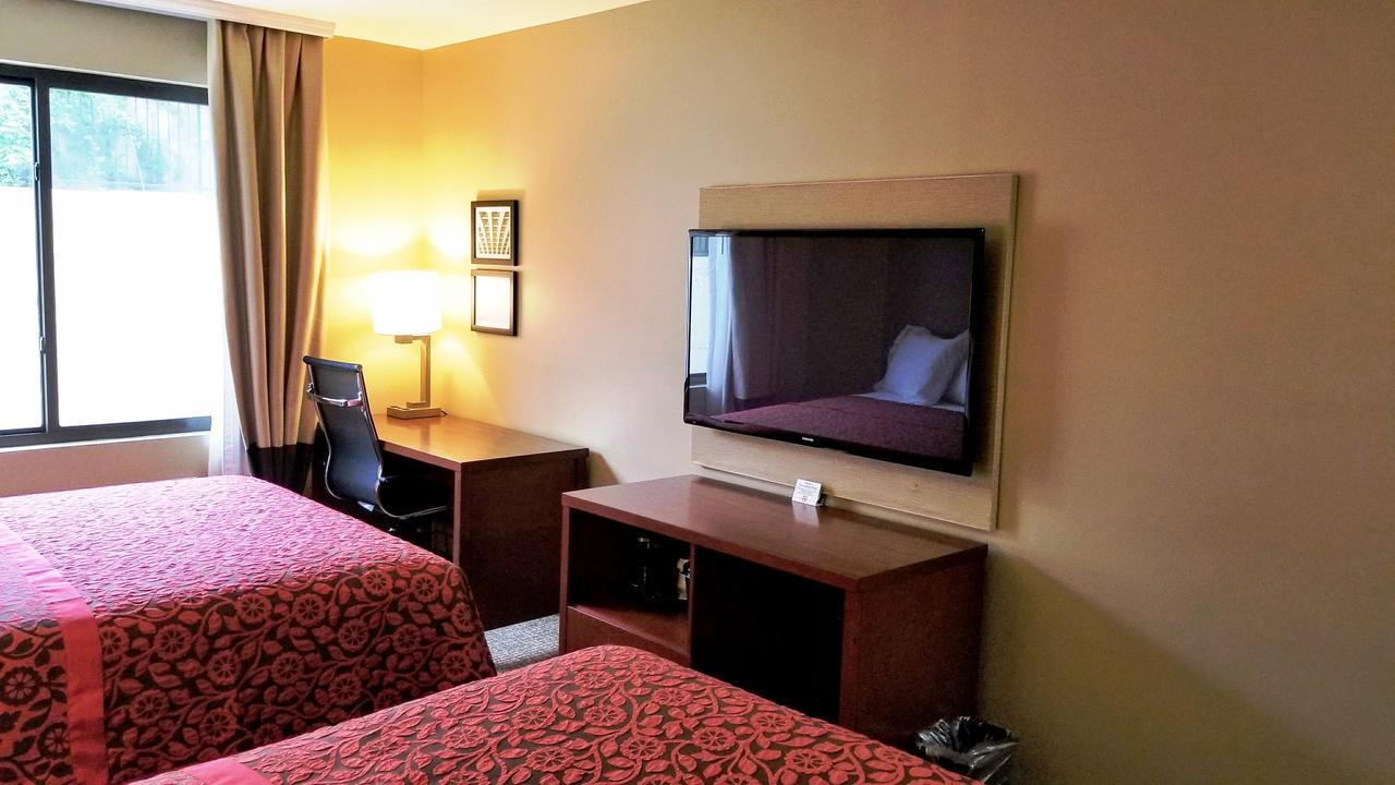 ניו יורק Days Inn By Wyndham Brooklyn Marine Park מראה חיצוני תמונה