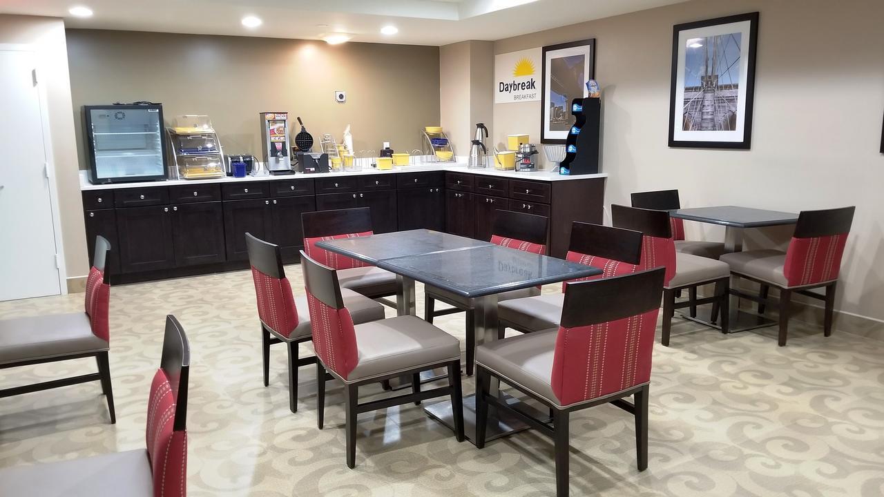ניו יורק Days Inn By Wyndham Brooklyn Marine Park מראה חיצוני תמונה