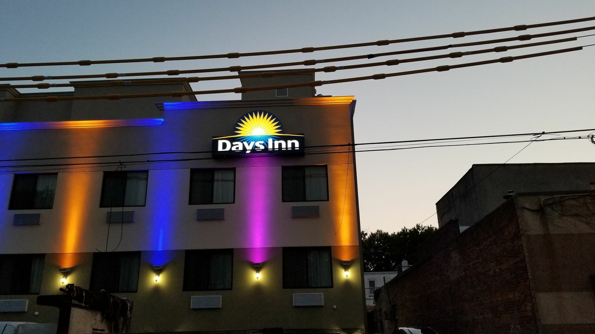 ניו יורק Days Inn By Wyndham Brooklyn Marine Park מראה חיצוני תמונה