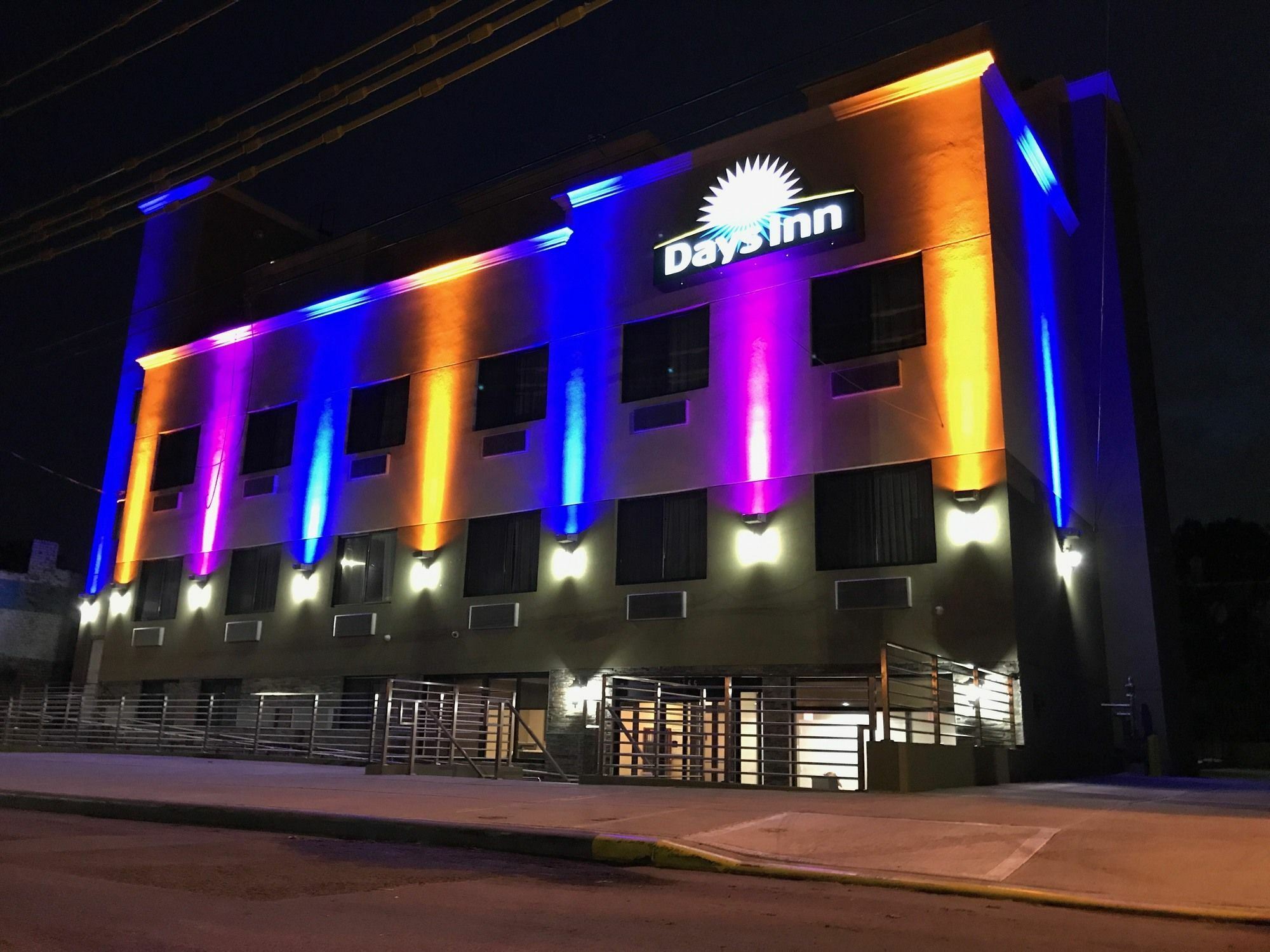 ניו יורק Days Inn By Wyndham Brooklyn Marine Park מראה חיצוני תמונה